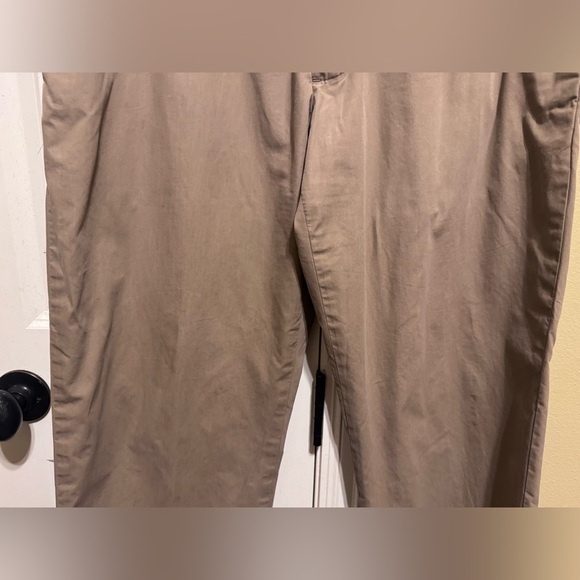 Banana Republic Men’s Khaki Chino Pants Straight Fit Flat Front Sz 34/30 - Picture 3 of 12